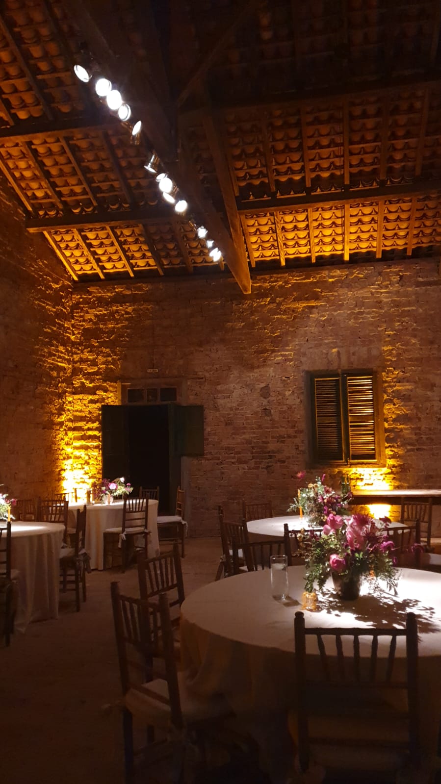 Montagem intimista Faz Vassoural itu